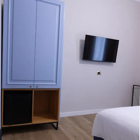 Tiburtina 86 Luxury Pensión